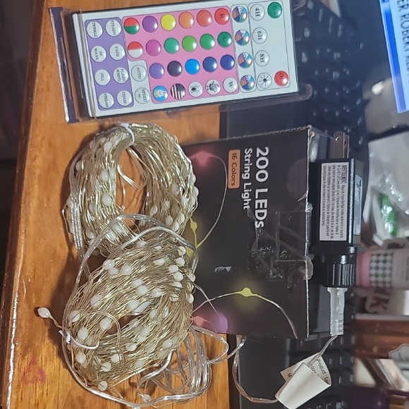200 LED String Lights with Remote - Picture 3 of 3